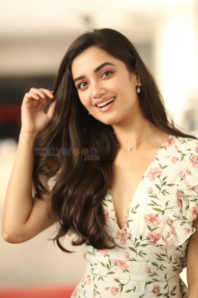 Heroine Bhagyashri Borse at Andhra King Taluka Interview Pictures 11