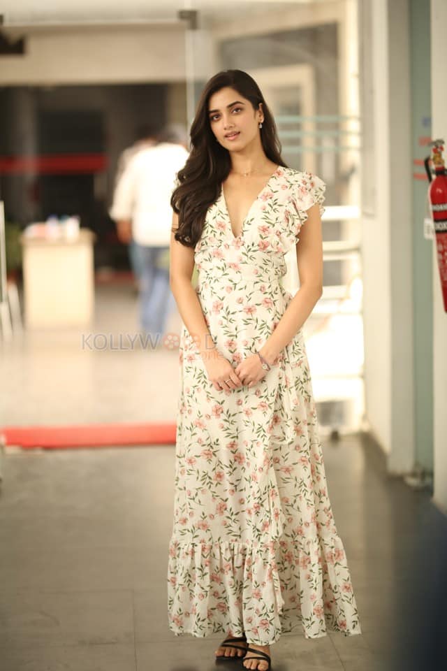 Heroine Bhagyashri Borse at Andhra King Taluka Interview Pictures 22