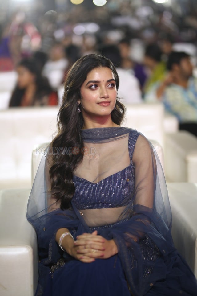 Heroine Bhagyashri Borse at Andhra King Taluka Pre Release Event Pictures 21