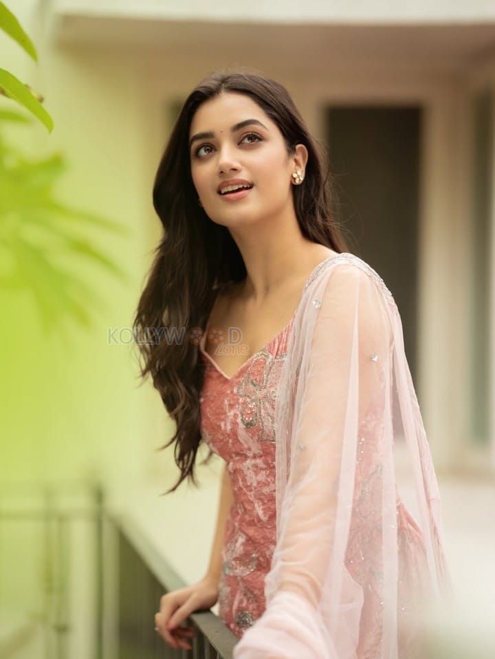 Style Queen Bhagyashri Borse in a Light Pink Sleeveless Embellished Kurta with a Sheer Dupatta Photos 01
