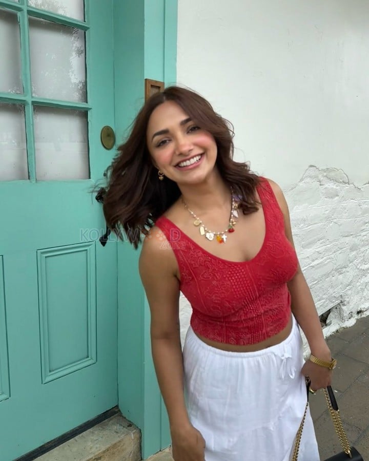 Beautiful Jiya Shankar in a Red Sleeveless Crop Top and White Skirt Pictures 04