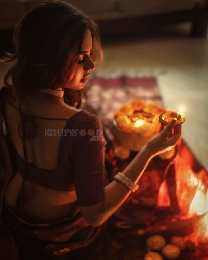 Glam Beauty Srushti Bannatti Sexy Diwali Pictures 02