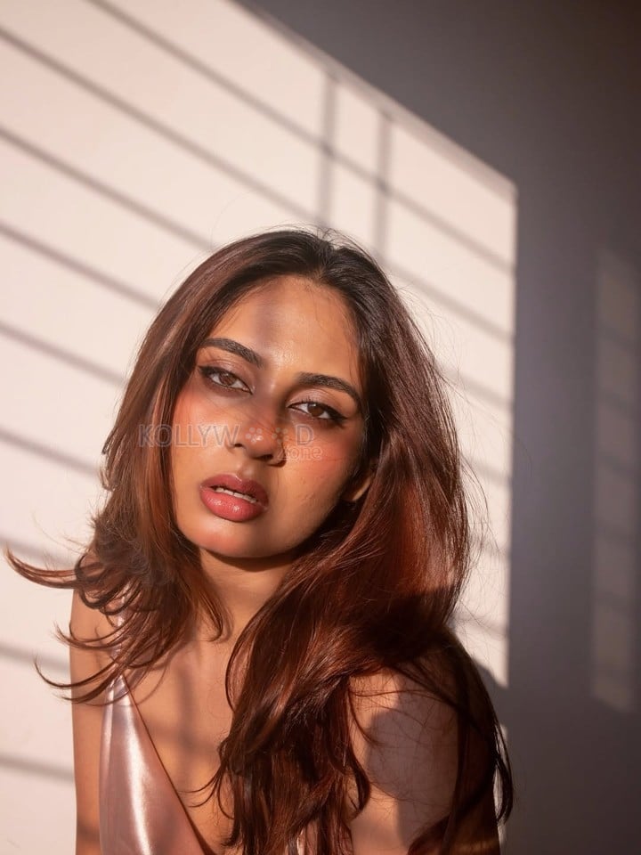 Gorgeous Srushti Bannatti Glam Pictures 01
