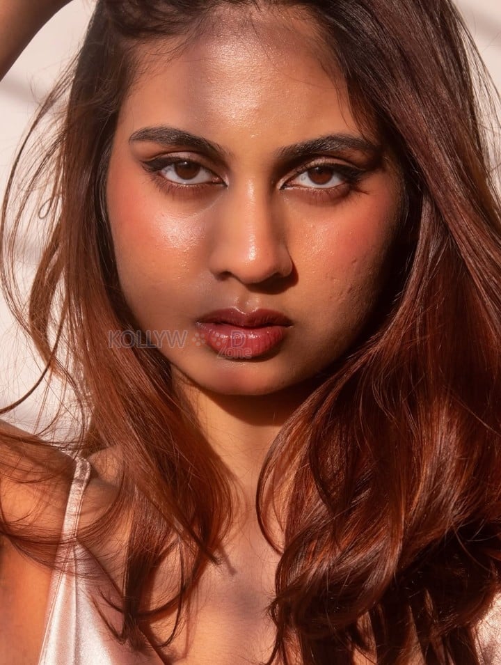 Gorgeous Srushti Bannatti Glam Pictures 02