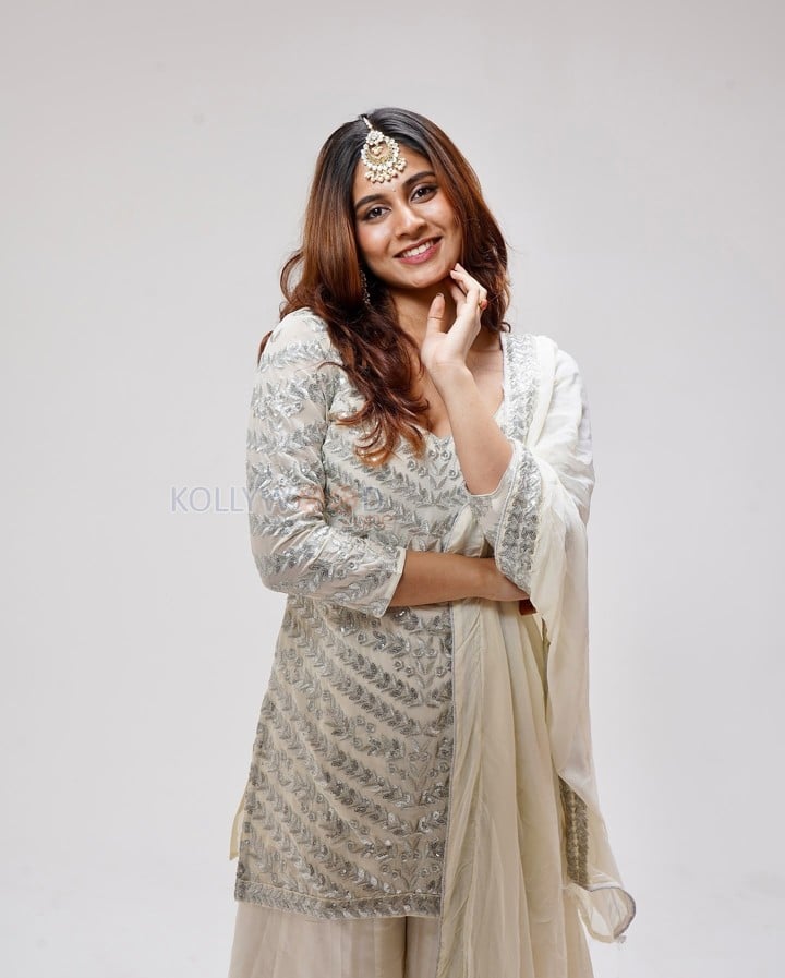 Gorgeous Srushti Bannatti in Ethnic Wear Photos 02