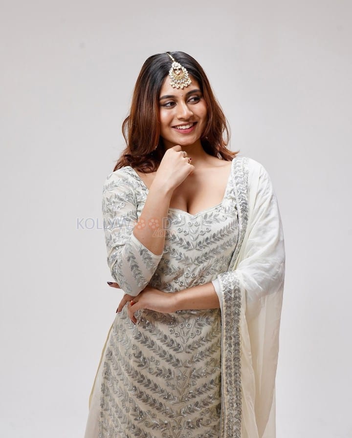 Gorgeous Srushti Bannatti in Ethnic Wear Photos 03