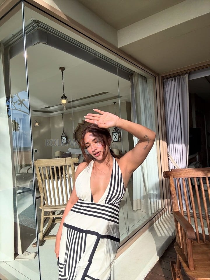 Sexy Jiya Shankar in a Black and White Monochrome Gown with a Cleavage Neckline Vacation Photos 03