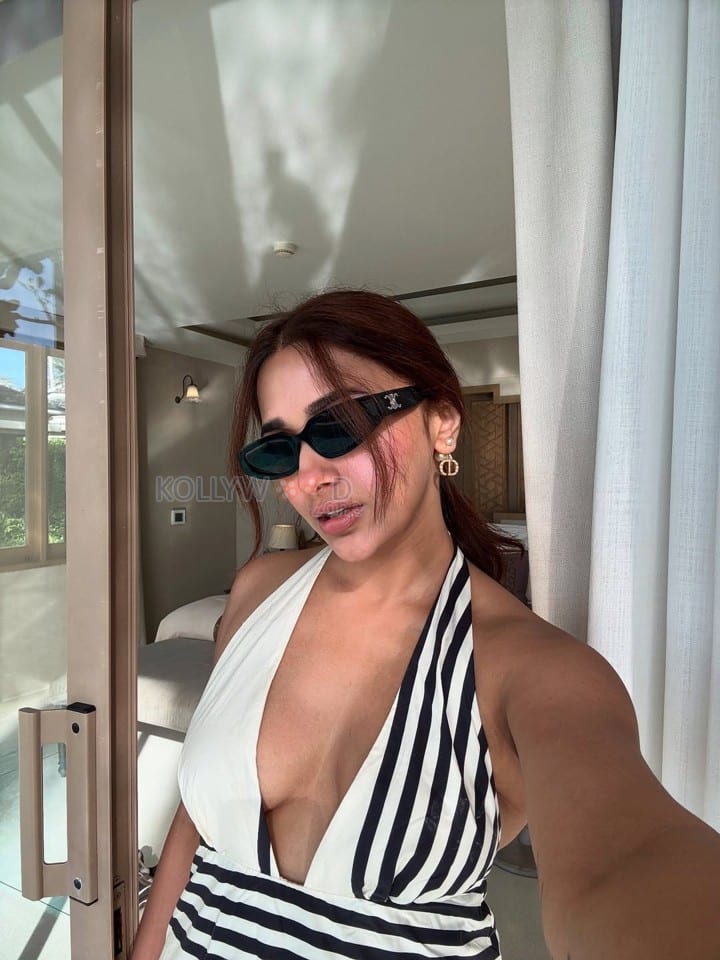 Sexy Jiya Shankar in a Black and White Monochrome Gown with a Cleavage Neckline Vacation Photos 04