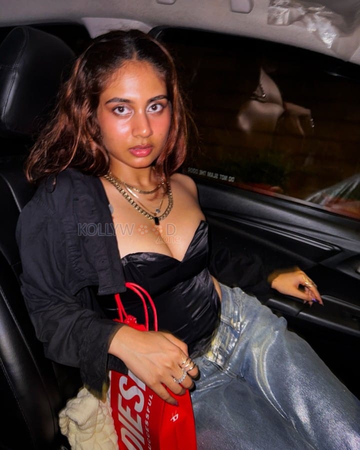 Super Hot Srushti Bannatti Cleavage Boobs in a Black Off Shoulder Top and Denim Pant After Party Photos 01