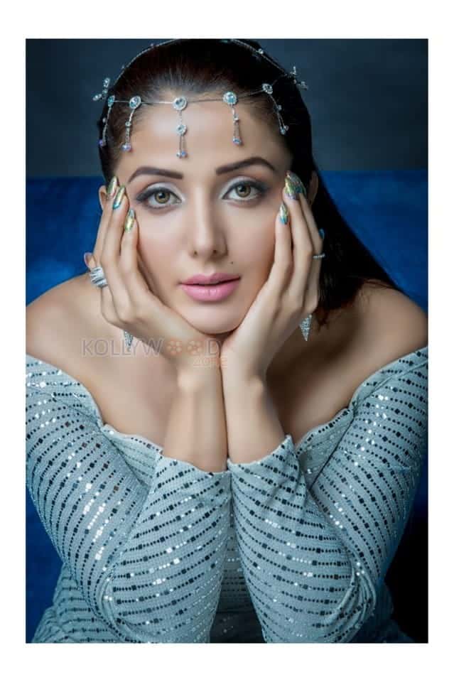 Actress Sonia Mann Sexy Photoshoot Pictures 03