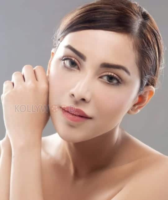 Indian Polish Actress Angela Krislinzki Hot Photos 30