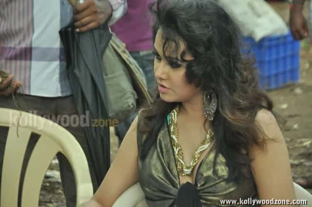 Nisha Kothari Padam Pesum Movie Pictures 03