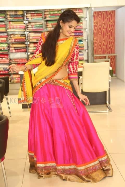 Telugu Actress Swetha Jadhav Photos 01