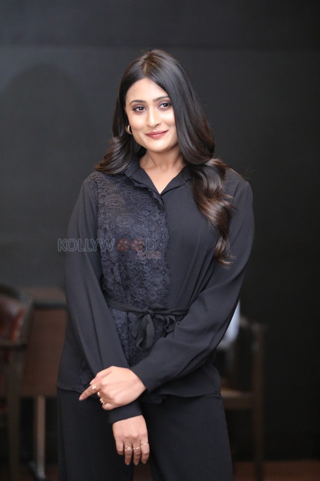 Actress Amrutha Iyengar at Zebra Movie Trailer Launch Photos 01