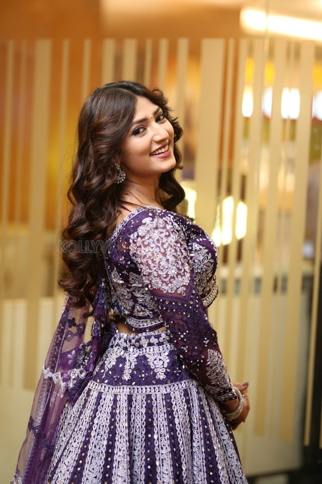 Actress Vihanshi Hegde at O Andala Rakshasi Movie Pre Release Event Pictures 02