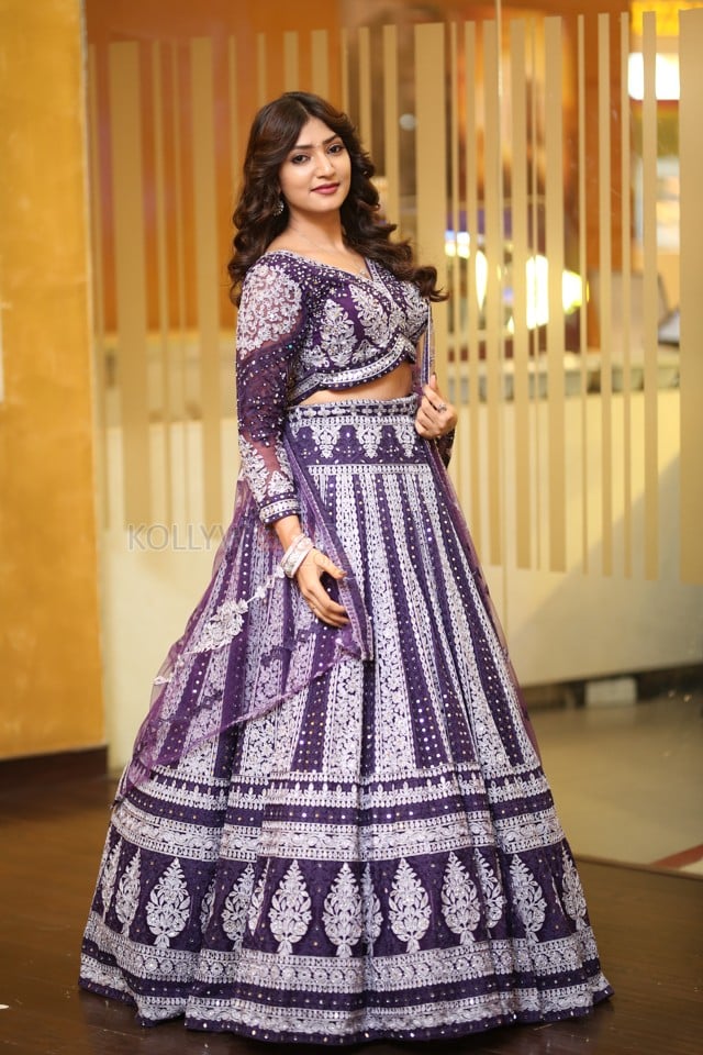 Actress Vihanshi Hegde at O Andala Rakshasi Movie Pre Release Event Pictures 16