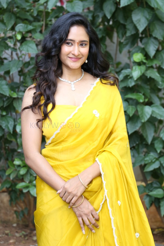 Actress Manika Chikkala at Dhandoraa Movie Launch Photos 12