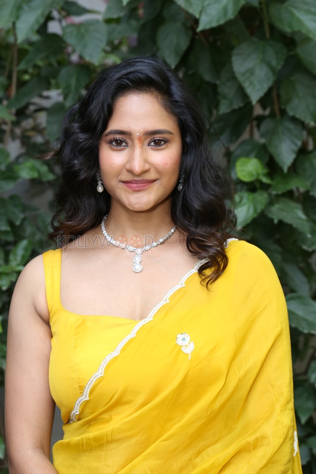 Actress Manika Chikkala at Dhandoraa Movie Launch Photos 25