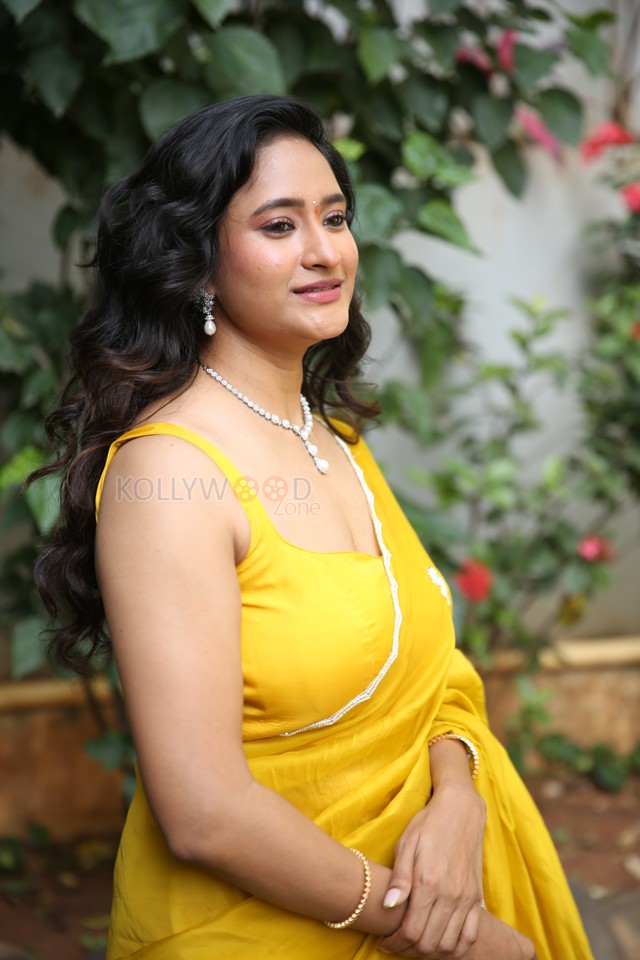 Actress Manika Chikkala at Dhandoraa Movie Launch Photos 35
