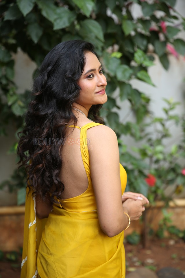 Actress Manika Chikkala at Dhandoraa Movie Launch Photos 37