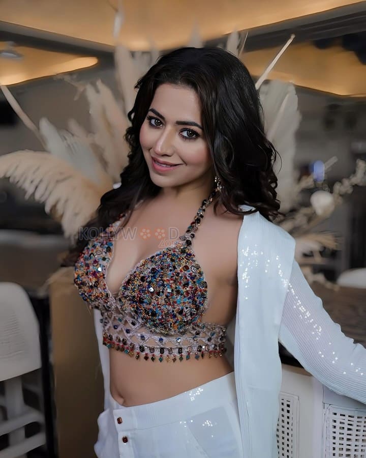 Sparkling Beauty Ridhiema Tiwari in a Sleeveless Bejewelled Bralette and White Pant Photos 03