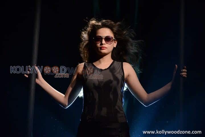 Actress Sneha Ullal Song Pictures 21