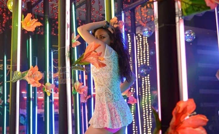 Sneha Ullal Sexy Dance Photos 12