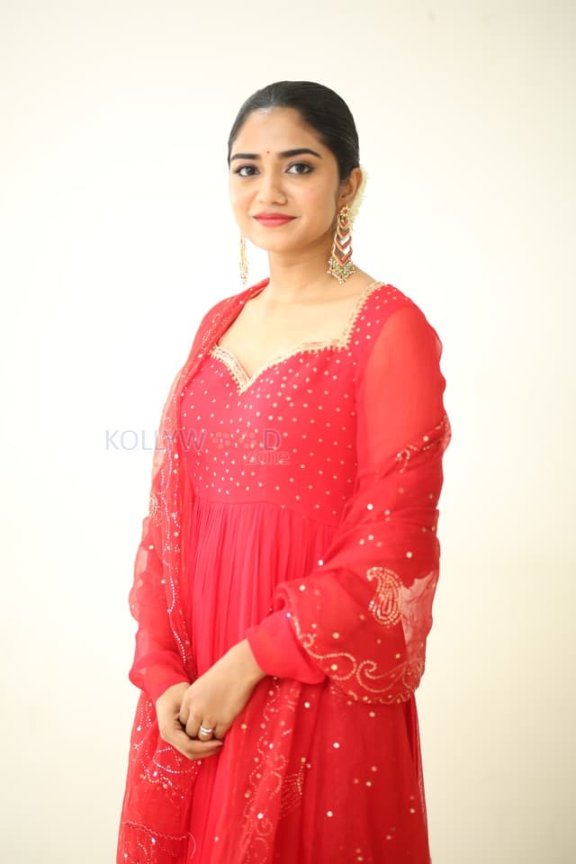 Actress Malavika Manoj at Oh Bhama Ayyo Rama Teaser Launch Photos 15