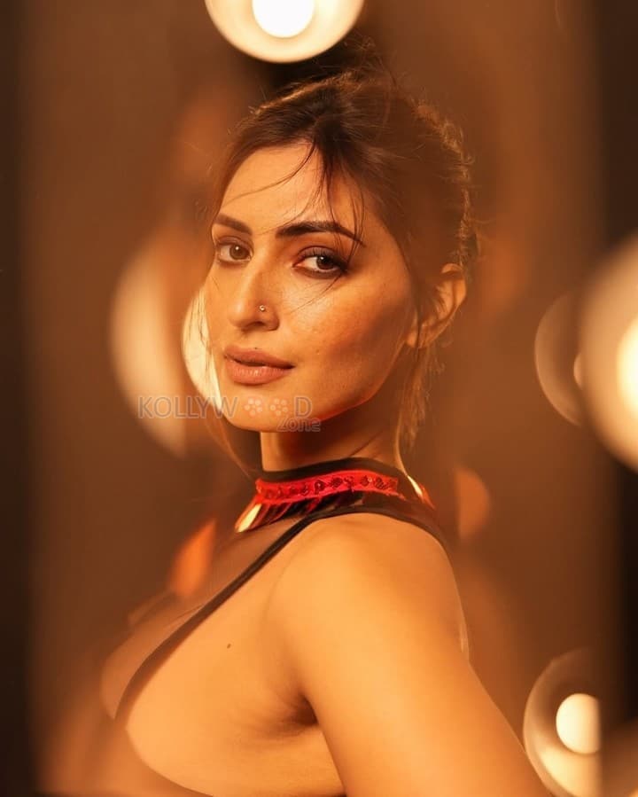 Beautiful Shivangi Verma in a Black Sleeveless Dress Photos 03