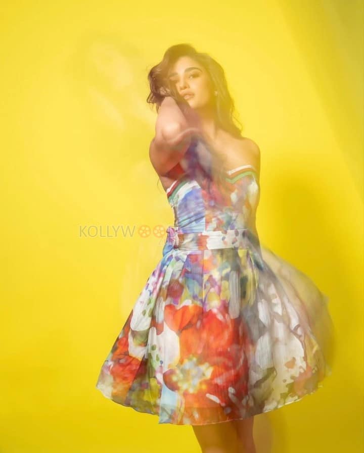 Colorful Beauty Rasha Thadani in a Floral Mini Dress Photos 01