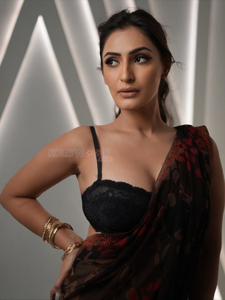 Hot Shivangi Verma in a Black Red Floral Saree with a Black Lace Bustier Style Sleeveless Blouse Photos 10