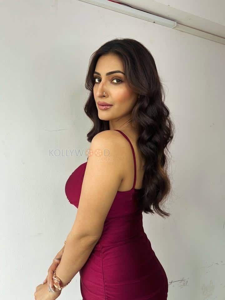Sexy Shivangi Verma in a Deep Neck Maroon Sleeveless Bodycon Dress Photos 04
