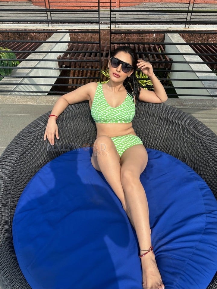 Sexy Shivangi Verma in a Green Bikini Photos 06