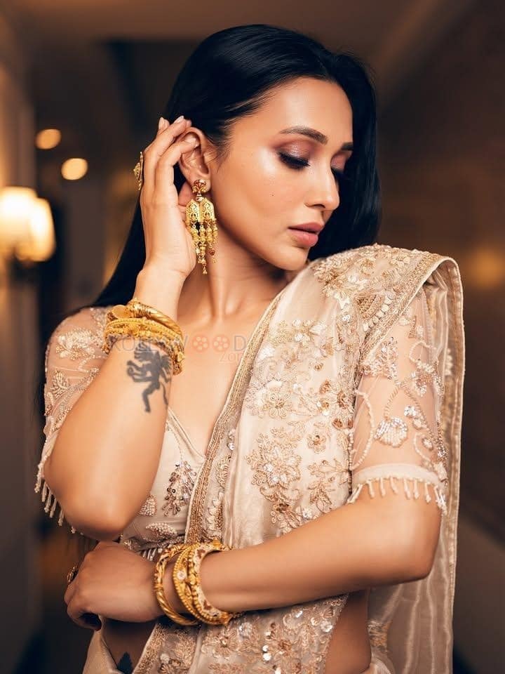 Dazzling Mimi Chakraborty in a Cream Designer Saree Photos 03