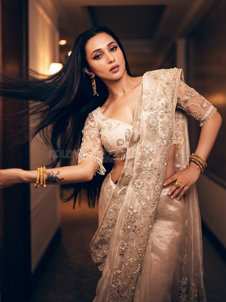 Dazzling Mimi Chakraborty in a Cream Designer Saree Photos 04