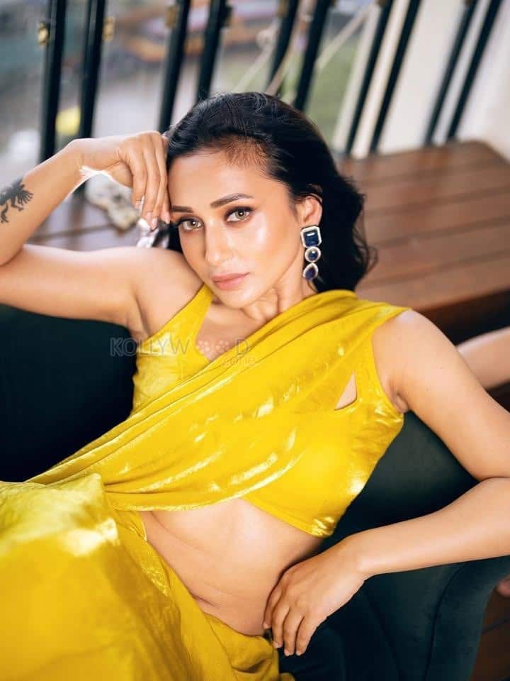 Hot Bengali Actress Mimi Chakraborty in a Bright Yellow Saree with Sleeveless Blouse Pictures 03