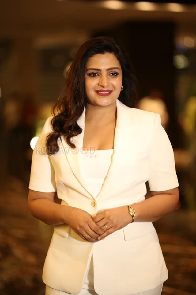 Actress Divya Pillai at Bhairavam Movie Pre Release Event Photos 05