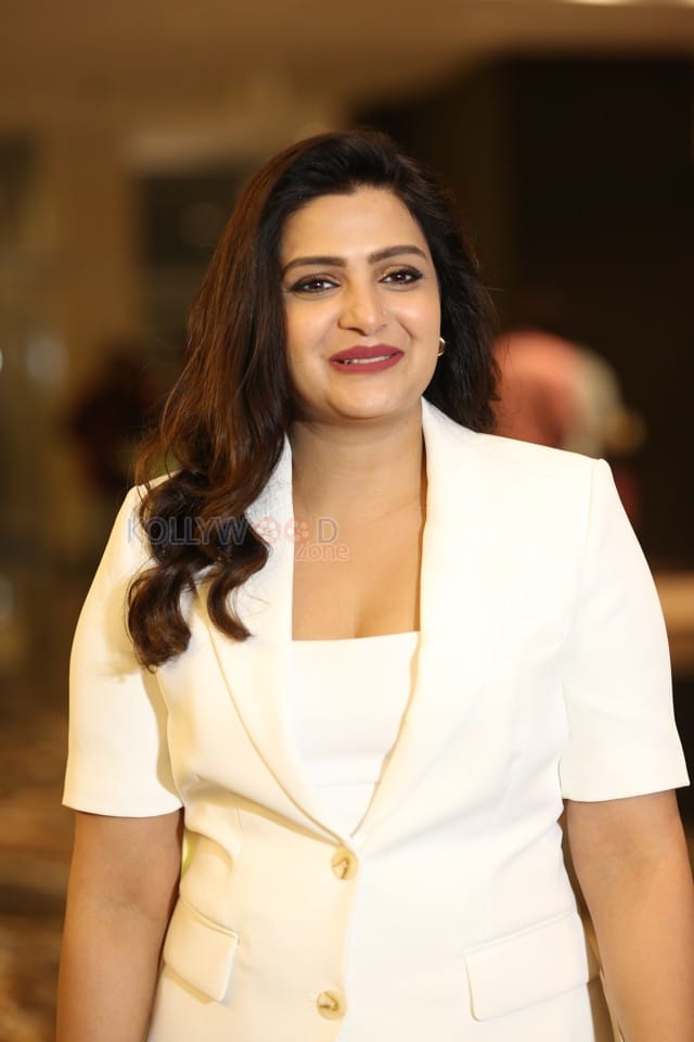 Actress Divya Pillai at Bhairavam Movie Pre Release Event Photos 12