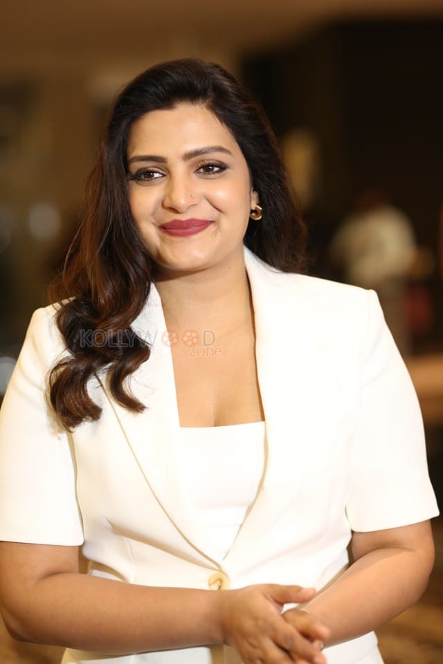 Actress Divya Pillai at Bhairavam Movie Pre Release Event Photos 13
