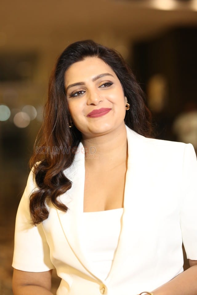 Actress Divya Pillai at Bhairavam Movie Pre Release Event Photos 14