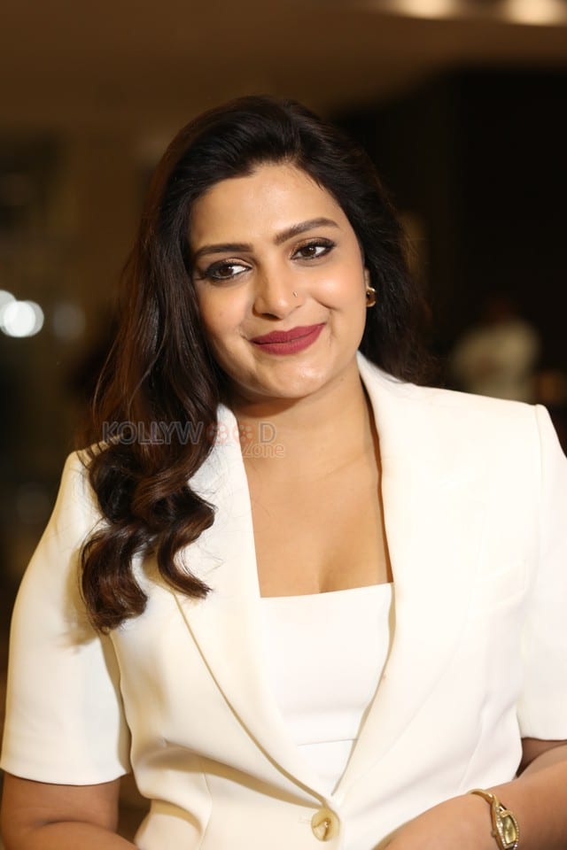 Actress Divya Pillai at Bhairavam Movie Pre Release Event Photos 15
