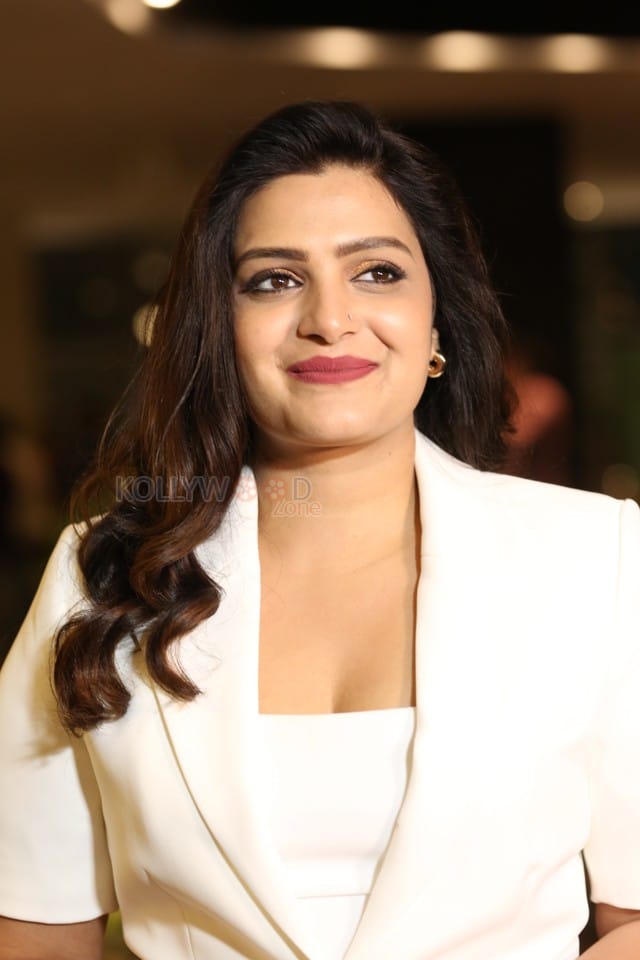 Actress Divya Pillai at Bhairavam Movie Pre Release Event Photos 16