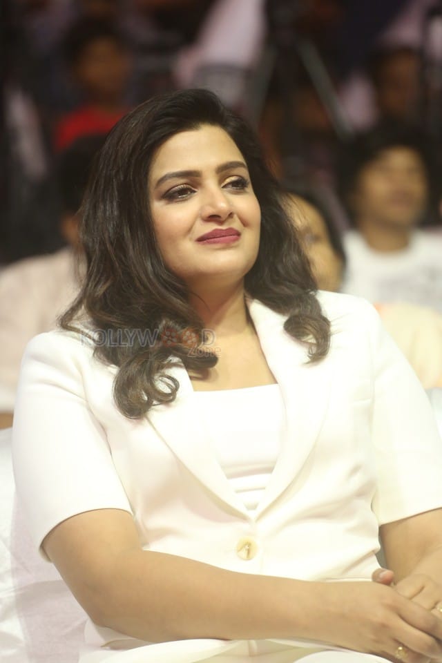 Actress Divya Pillai at Bhairavam Movie Pre Release Event Photos 19