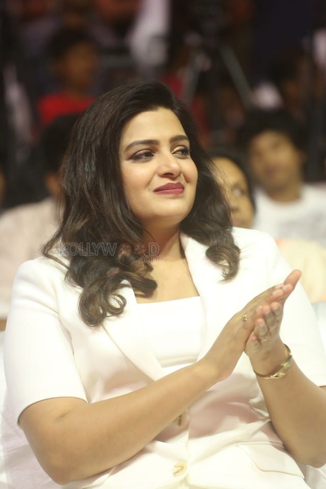 Actress Divya Pillai at Bhairavam Movie Pre Release Event Photos 20