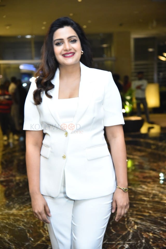 Actress Divya Pillai at Bhairavam Movie Pre Release Event Photos 23