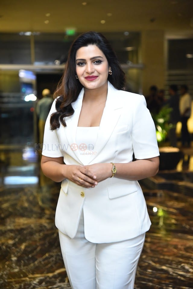 Actress Divya Pillai at Bhairavam Movie Pre Release Event Photos 32