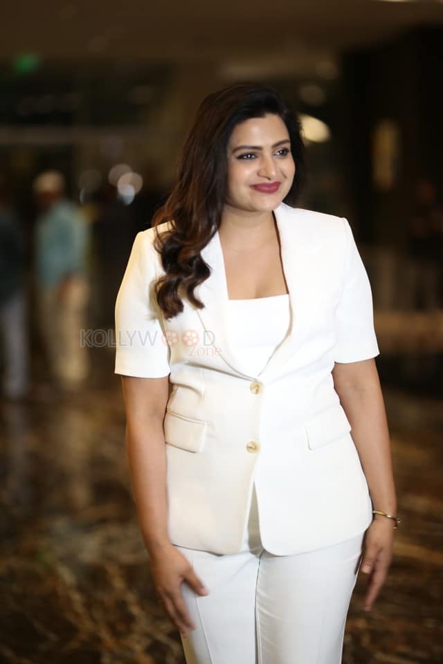 Actress Divya Pillai at Bhairavam Movie Pre Release Event Photos 33