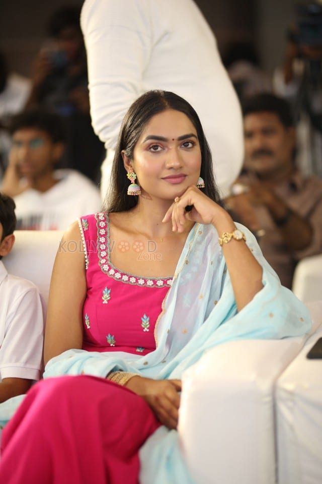 Actress Kajal Choudhary at Ananganaga Movie Success Meet Photos 24