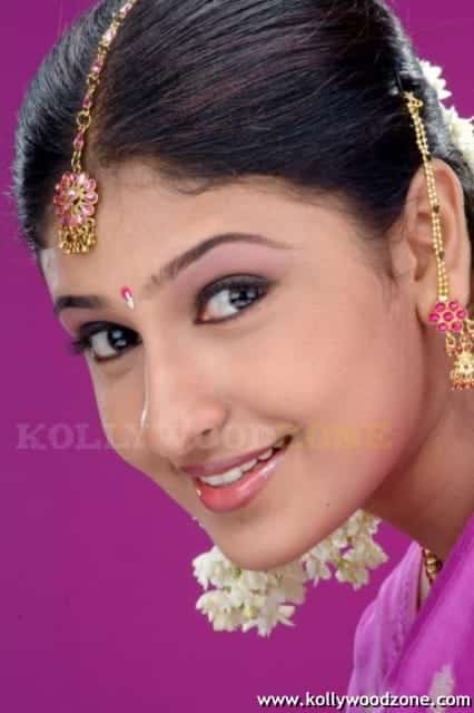 Actress Monika Stills 010