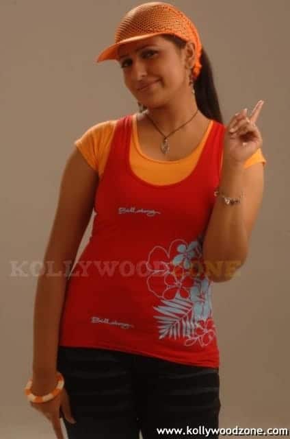 Actress Monika Stills 080